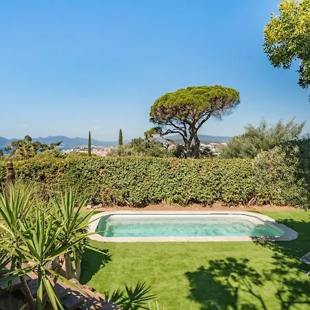 Nyaraló Charming Nestled In The Hills Of