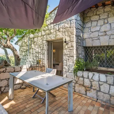 Charmante Maison Sur Les Hauteurs De *