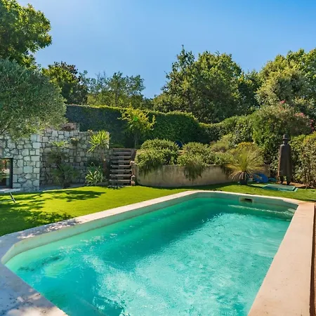 Charming Nestled In The Hills Of Ferienhaus