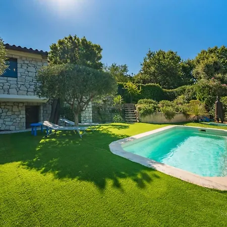 Charming Nestled In The Hills Of Ferienhaus *