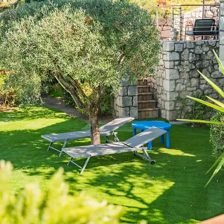 Charming Nestled In The Hills Of Ferienhaus *