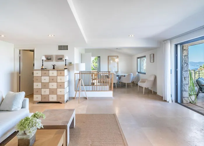 Nyaraló Charming Nestled In The Hills Of Cannes