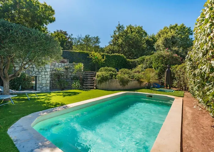 Charming Nestled In The Hills Of Nyaraló