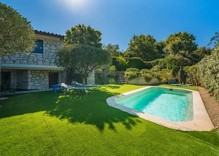 Charming Nestled In The Hills Of Nyaraló *